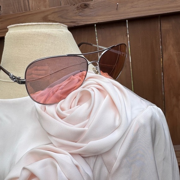 Stylish Pink-Tinted Sunglasses - Picture 6 of 7